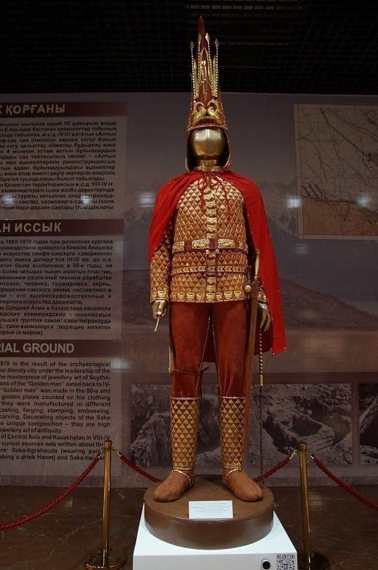 1969-1970 yıllarında Kazak arkeolog Kemal Akişev tarafından Alma Ata kenti yakınlarındaki Esik Kurganı'ndaki  arkeolojik kazılar yapılmıştır. Bu kurganda bulunan Altın Elbiseli Adam, Hun sanatının bir diğer önemli eseridir.