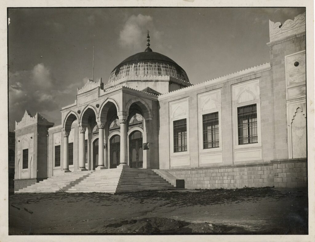 Arif Hikmet Koyunoğlu'nun 1925 yılında inşasına başladığı Ankara Etnografya Müzesi.