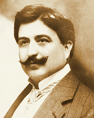 Mimar Kemaleddin Bey, 1870 yılında orta sınıfa mensup bir ailenin tek çocuğu olarak İstanbul'da doğmuştur.