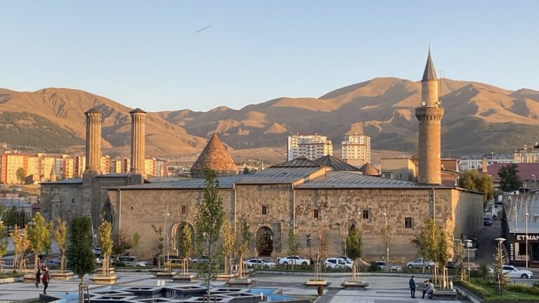 Türk Mimarisinde Eğitim Yapıları