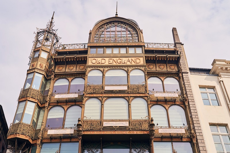 Art Nouveau örneği olan eski İngiltere Binası