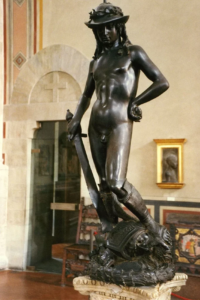 Donatello 1408'de Floransa Katedrali'nin payandalarından birine koymak için büyük boyutlarda mermer malzemeden bir Davud heykeli yapmakla görevlendirilmiştir. 